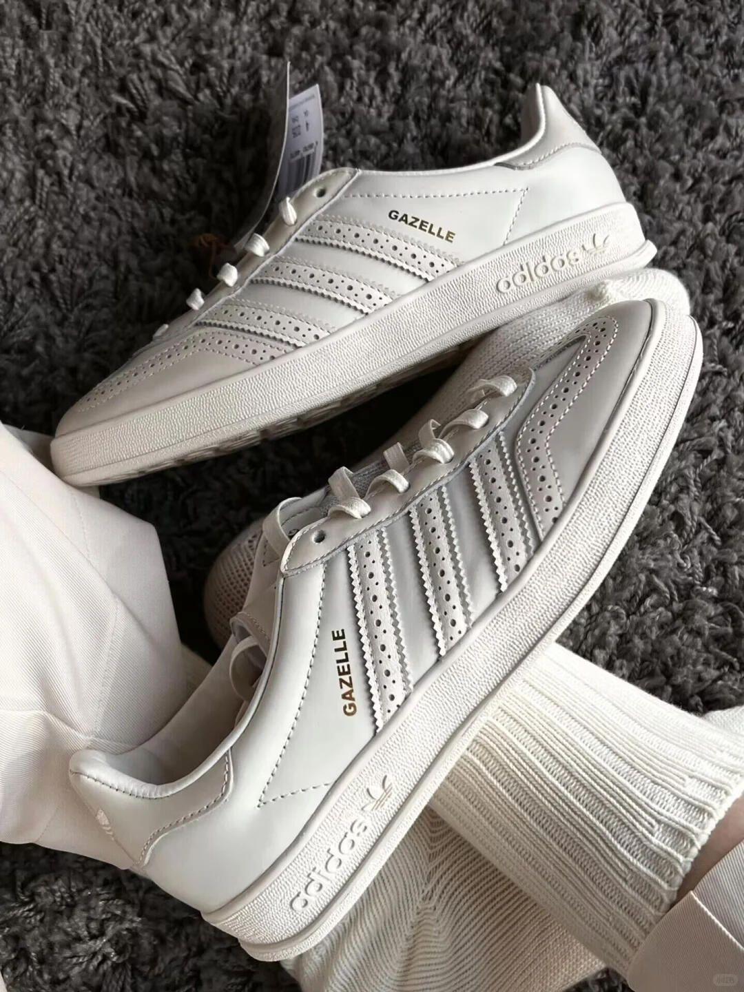 今年最优雅的小白鞋~谁不爱呢!